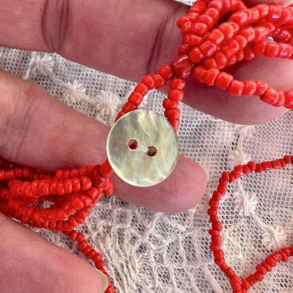 Vintage carved Mother of Pearl Shell & Red Seed Bead Button Necklace - Picture 7 of 8